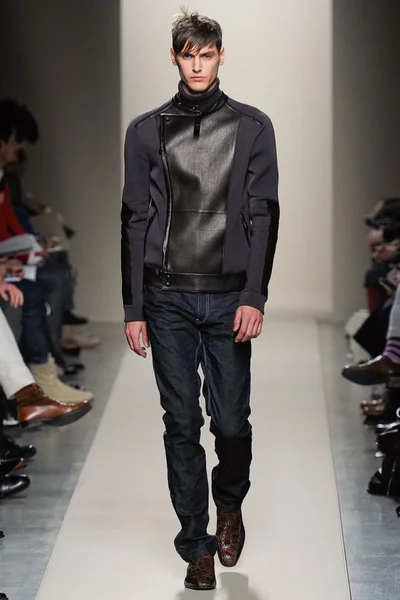 Look 15